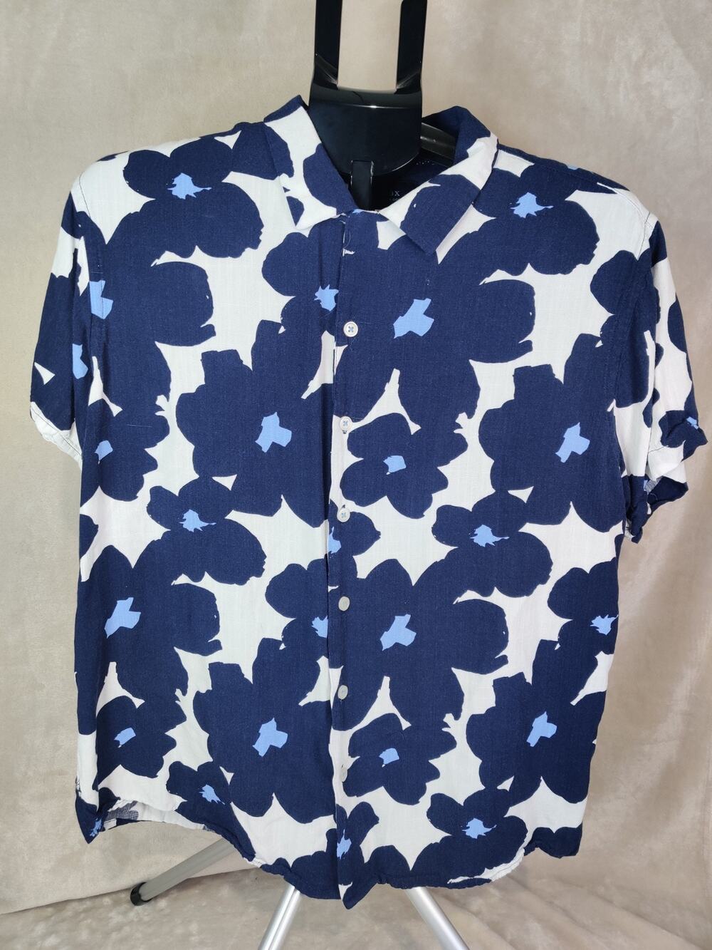 MBX Women's Button Up Shirt Size Large Floral Hawaiian Vacation